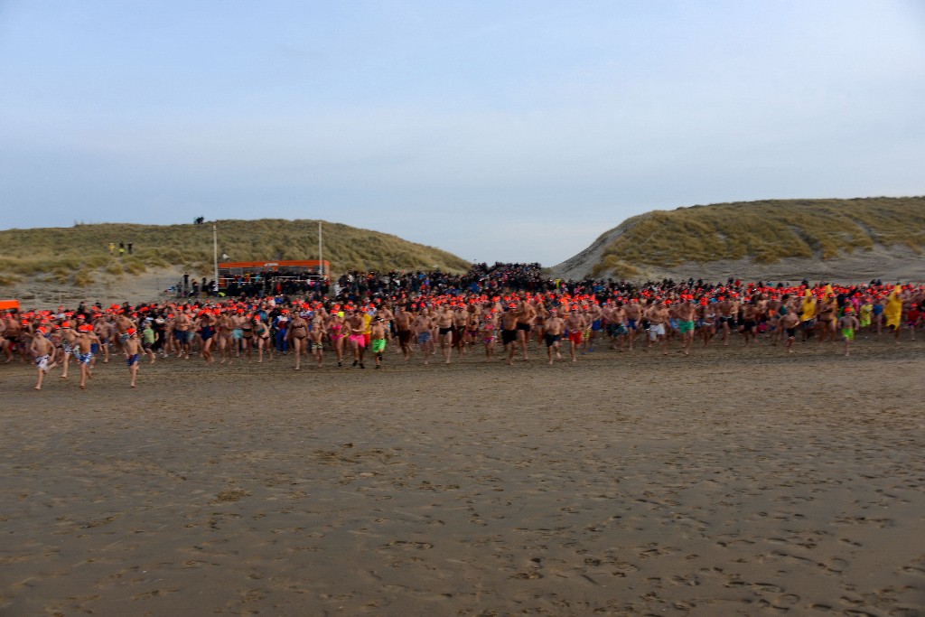 ../Images/Nieuwjaarsduik Nederzandt 2015 048.jpg